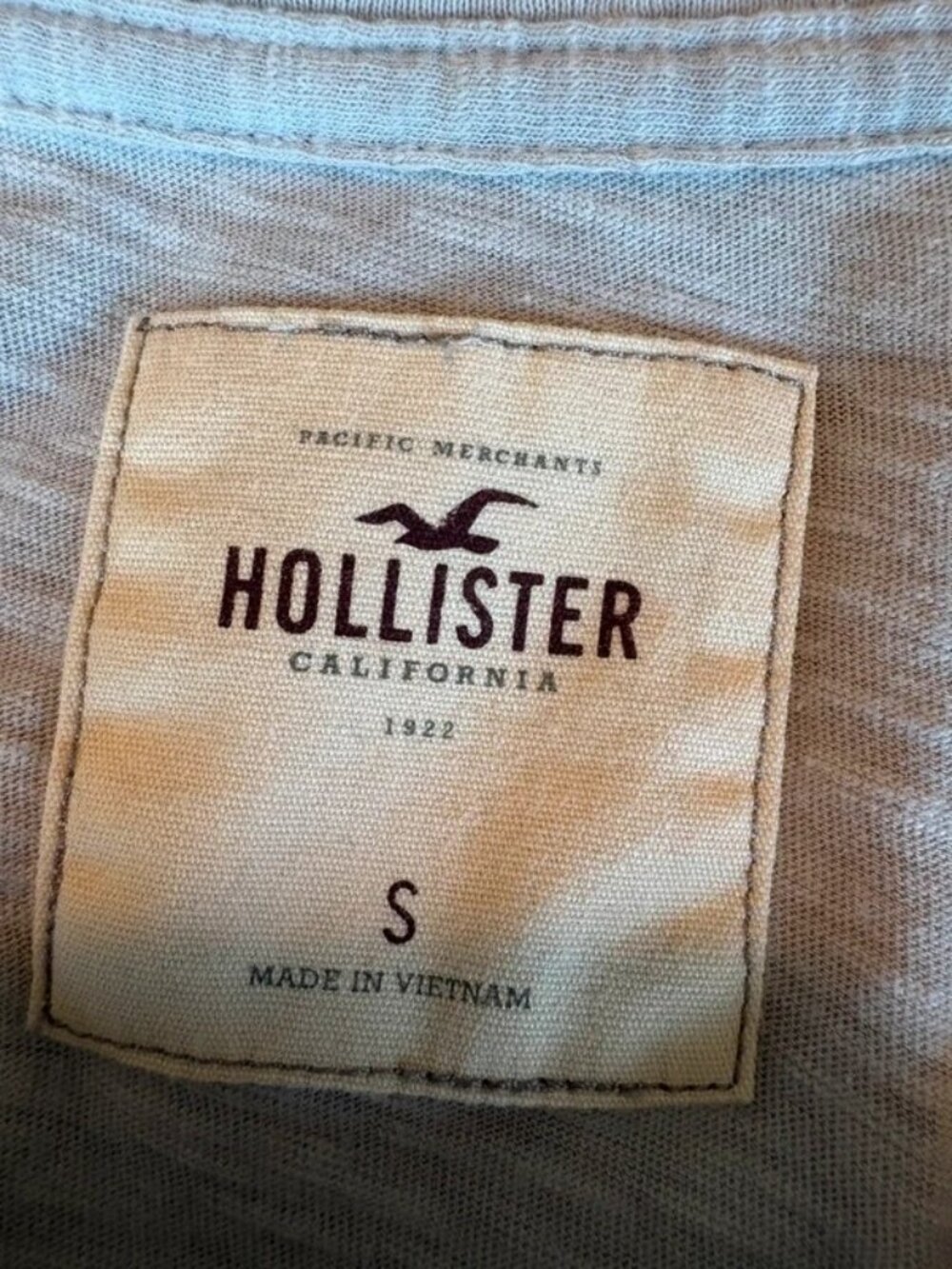 Early 2010s Hollister Mixed-Media Ruffle Top - Picture 2 of 2